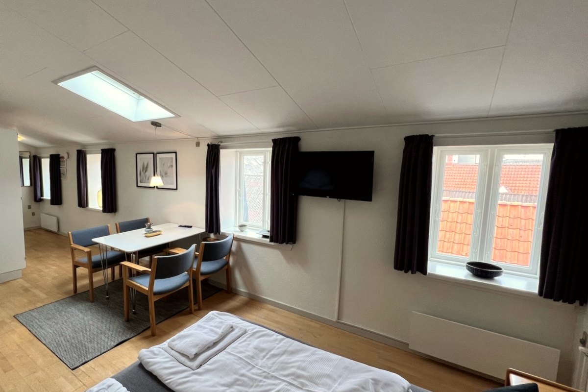 Superior-værelse med dobbeltseng og god plads på Marsk Hotellet